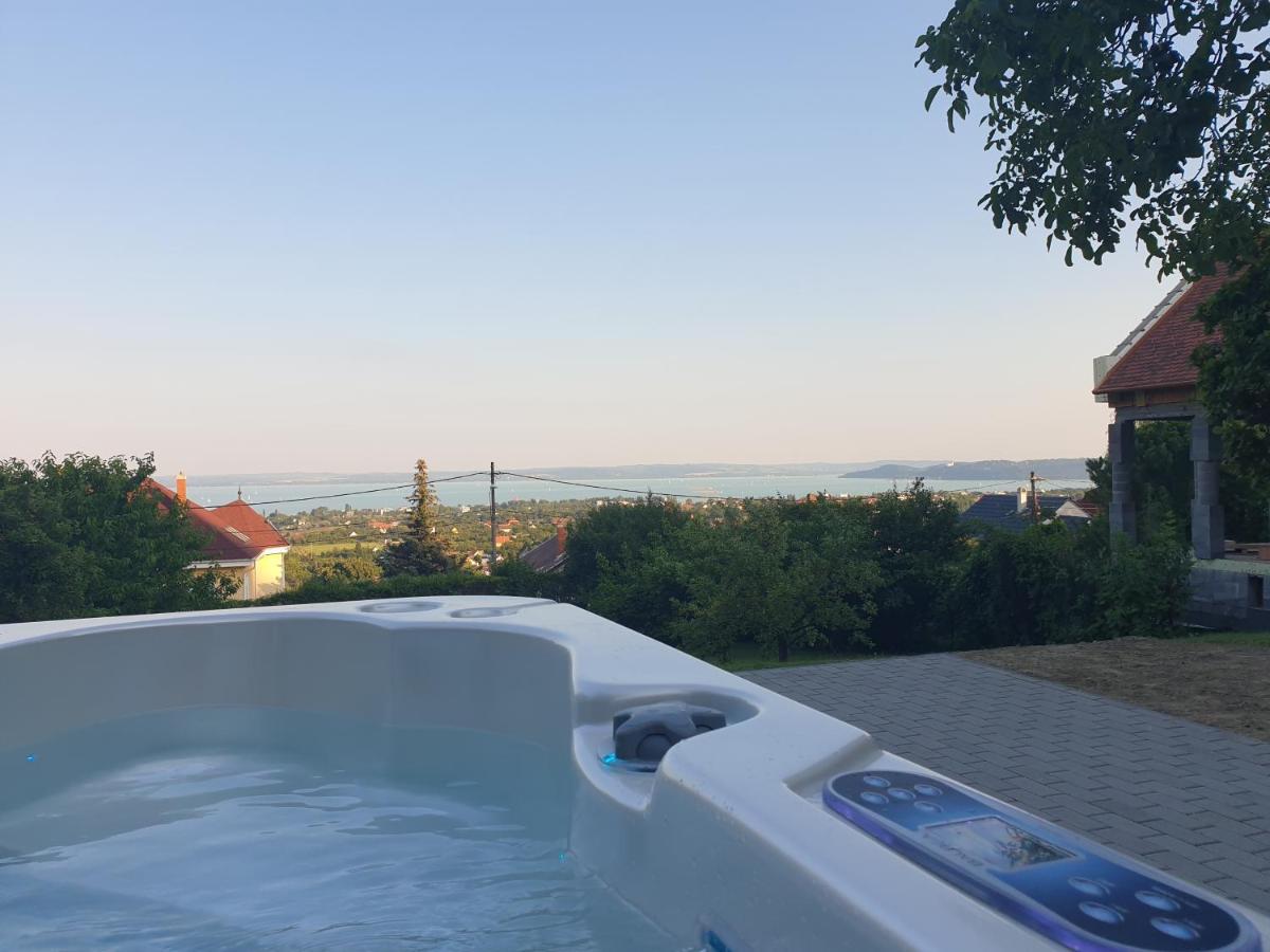 Lakeview Apartments Balatonfuered Dış mekan fotoğraf